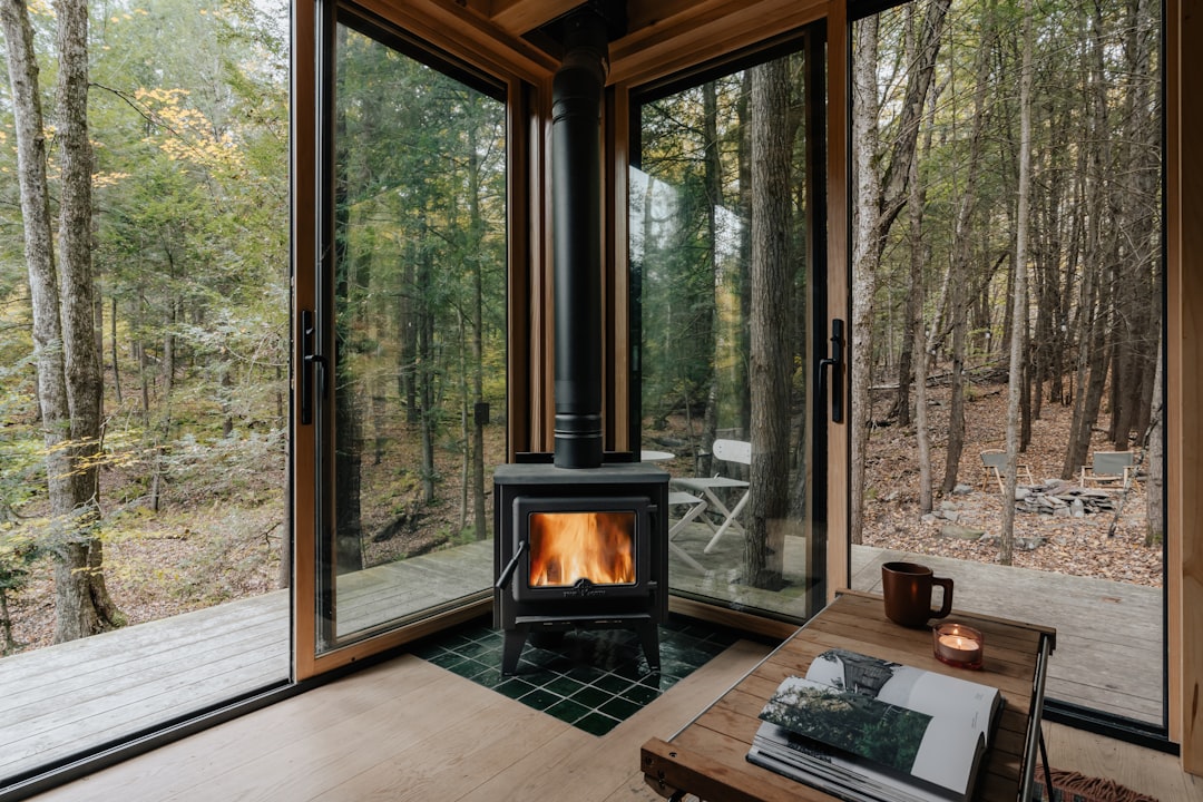 service-03 Cozy cabin in the woods (IG: @clay.banks)